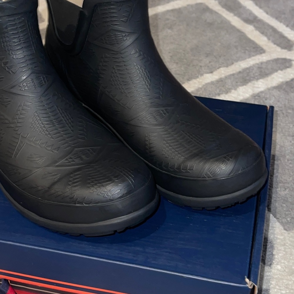 Pendleton Heritage Solid Chelsea Boot - image 2